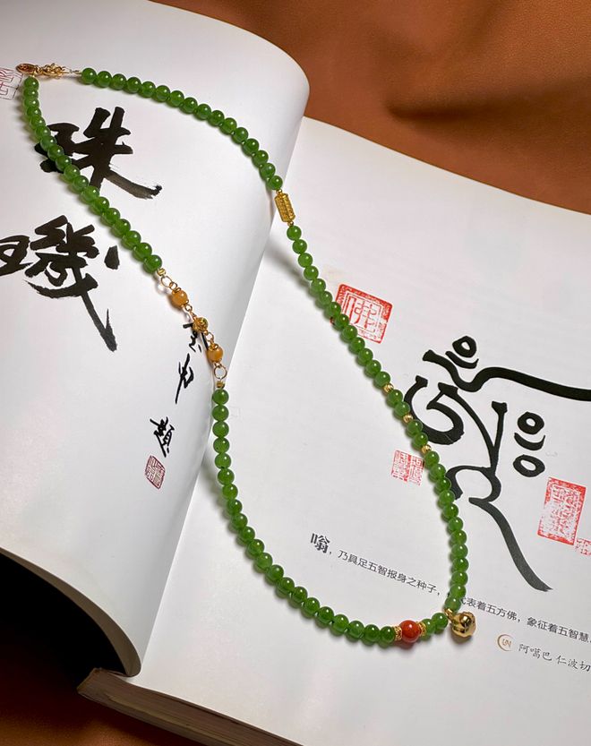 春色碧玉上新戴十年不过时的东方高级感AG真人平台app三月不撞款｜这波