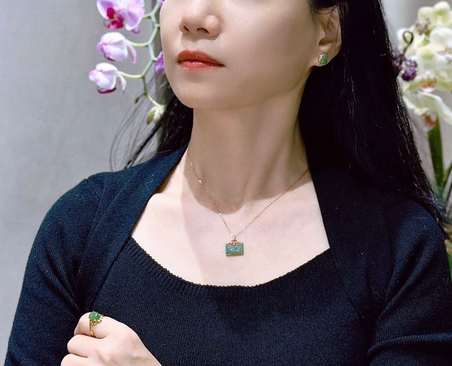 春色碧玉上新戴十年不过时的东方高级感AG真人平台app三月不撞款｜这波(图35)