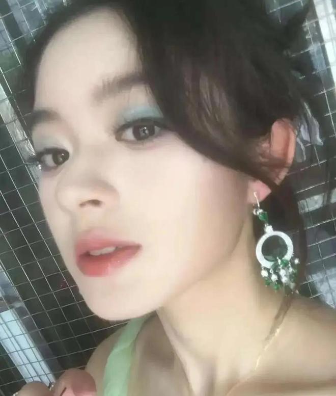 奶意外登上热搜一家人身份疑都不简单AG真人网黄杨钿甜风波持续发酵！奶(图7)