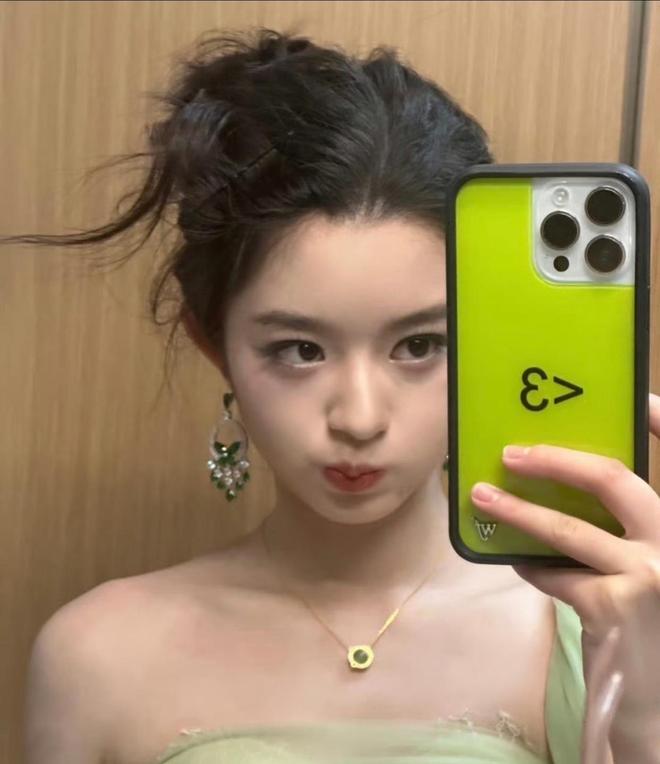 奶意外登上热搜一家人身份疑都不简单AG真人网黄杨钿甜风波持续发酵！奶(图8)