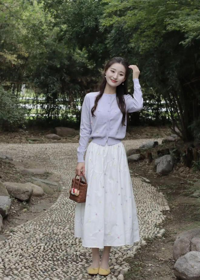 体制内穿搭优雅又高级AG真人今年最时髦的(图8) 体制内穿搭优雅又高级AG真人今年最时髦的(图8)