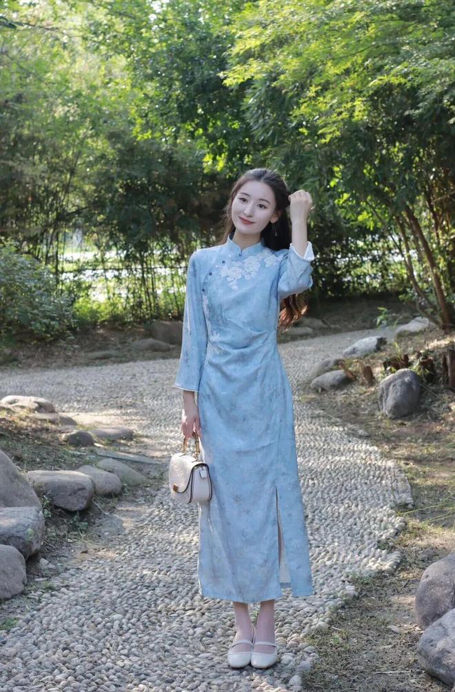 体制内穿搭优雅又高级AG真人今年最时髦的(图10) 体制内穿搭优雅又高级AG真人今年最时髦的(图10)