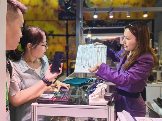 丽宝迩太“闪耀”了!AG真人国际进博首秀(图6) 丽宝迩太“闪耀”了!AG真人国际进博首秀(图6)