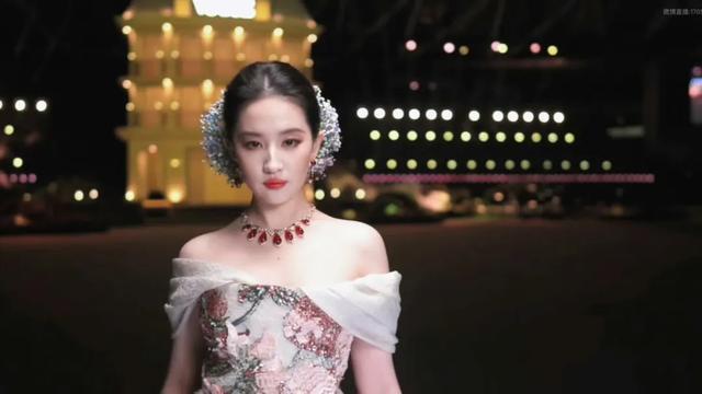 位女星排个名一个比一个惊艳舒淇仅排第3AG真人娱乐给2025红毯最美的10(图6)