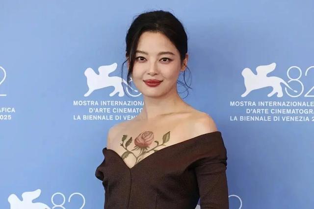 位女星排个名一个比一个惊艳舒淇仅排第3AG真人娱乐给2025红毯最美的10(图16)