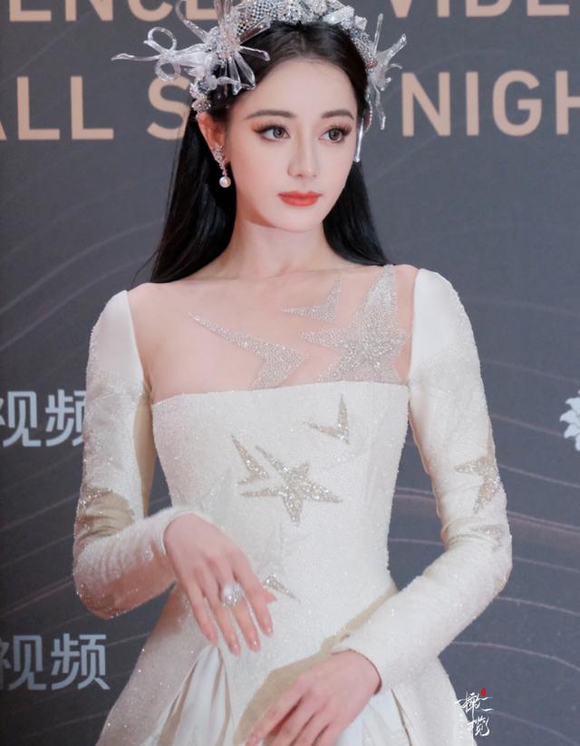 位女星排个名一个比一个惊艳舒淇仅排第3AG真人娱乐给2025红毯最美的10(图19)
