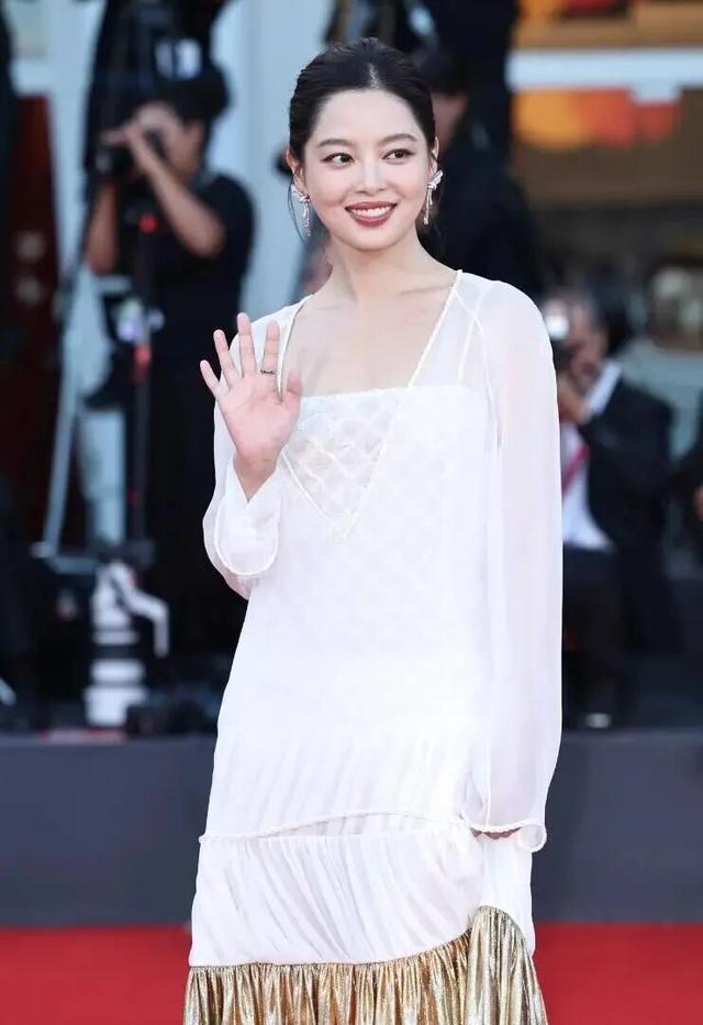 位女星排个名一个比一个惊艳舒淇仅排第3AG真人娱乐给2025红毯最美的10(图28)