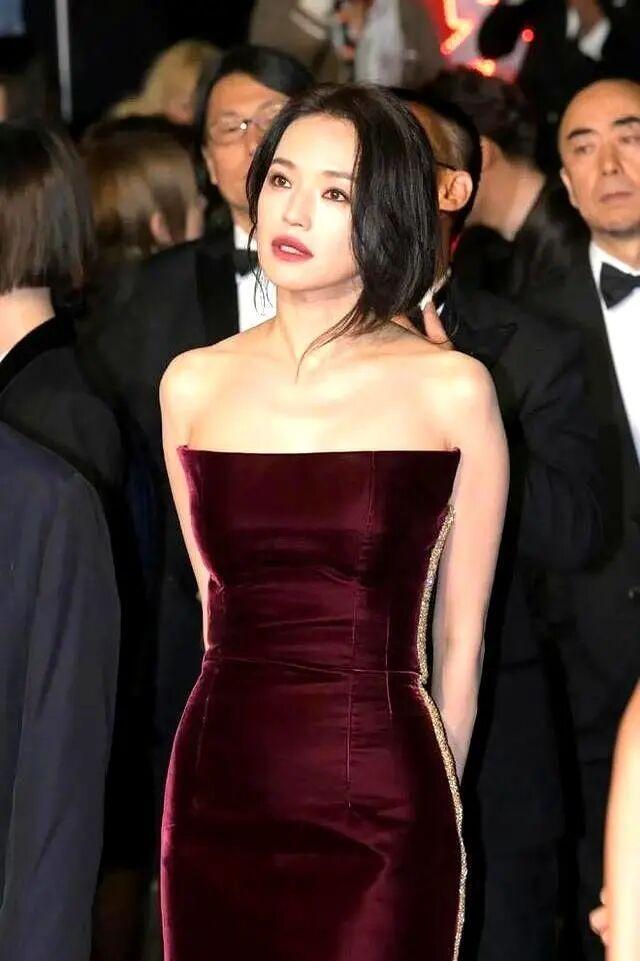 位女星排个名一个比一个惊艳舒淇仅排第3AG真人娱乐给2025红毯最美的10(图32)