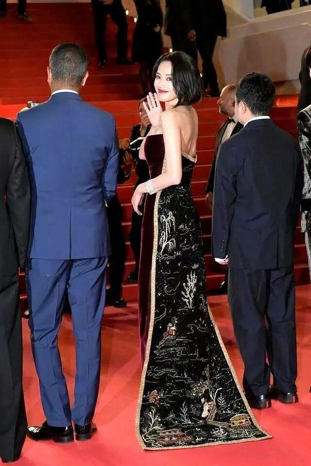 位女星排个名一个比一个惊艳舒淇仅排第3AG真人娱乐给2025红毯最美的10(图36)